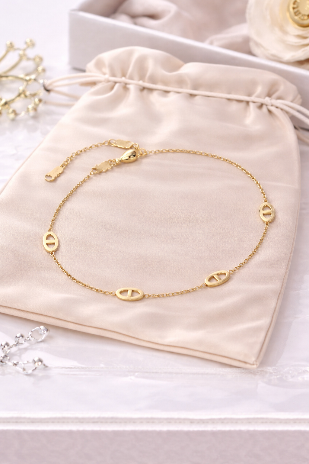 COLLIER MONA